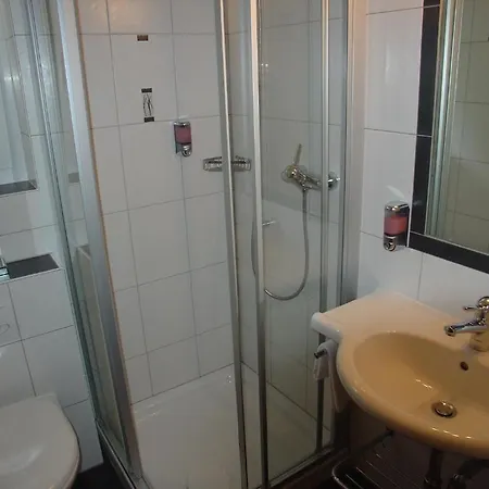 Europa - Kein Personenaufzug - No Elevator Hotel 2*